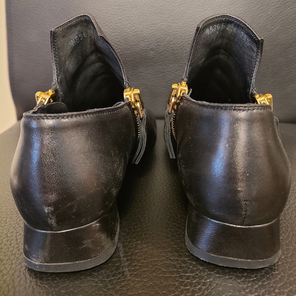 AGL Pointed Black Short Bootie with Double Zipper - Picture 5 of 10